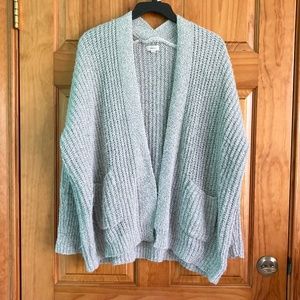 Women’s size small debut gray chunky knit oversize cardigan with front pockets
